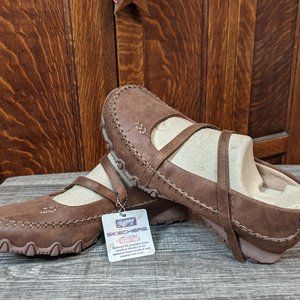 NWT Skechers Criss Cross Style Shoes 7.5